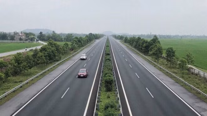 Chuyên gia cho rằng không dễ để “nhượng quyền” khai thác cao tốc Bắc-Nam.