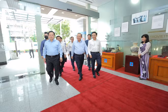 Phó Thủ tướng Thường trực Chính phủ Trương Hòa Bình làm việc với PVN.
