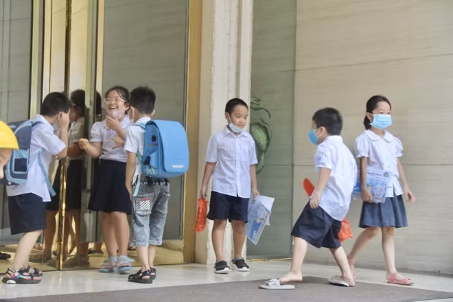 Từ ngày 4/5, toàn bộ học sinh, học viên tạm dừng đến trường.