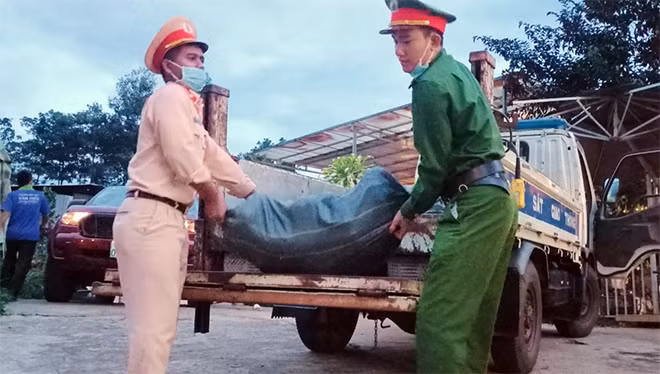 Tuổi trẻ Công an huyện Đắk Glong vận chuyển hàng nông sản ủng hộ người dân TP Hồ Chí Minh.
