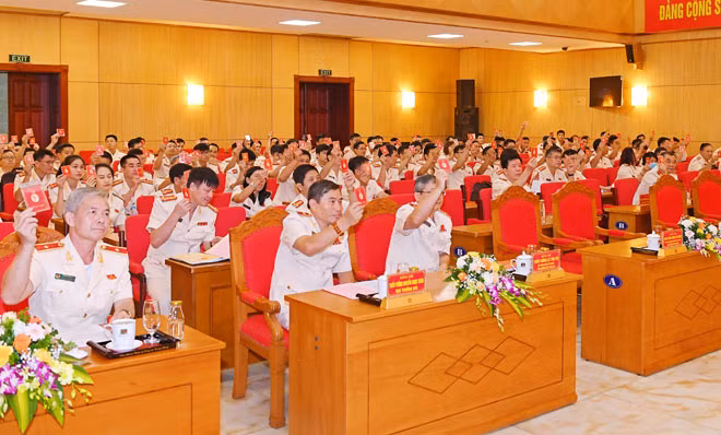 Các đảng viên Văn phòng Bộ Công an tại phiên họp trù bị Đại hội đại biểu Đảng bộ Văn phòng Bộ Công an. Các đảng viên Văn phòng Bộ Công an tại phiên họp trù bị Đại hội đại biểu Đảng bộ Văn phòng Bộ Công an.