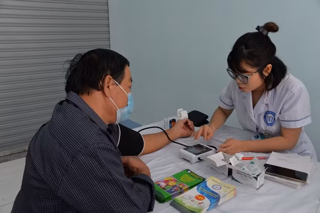 Người dân chủ động tầm soát sớm tiền đái tháo đường.