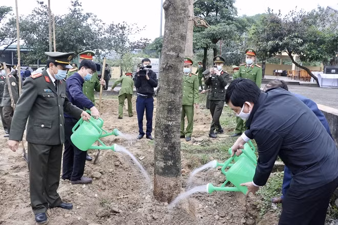 Công an Hà Tĩnh phát động Tết trồng cây.