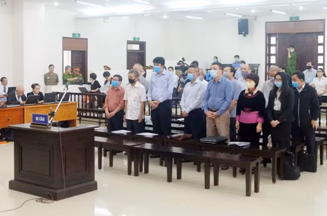 Các bị cáo tại phiên toà.