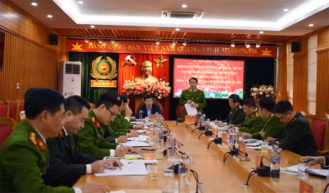 Thứ trưởng Lê Quốc Hùng phát biểu chỉ đạo tại buổi làm việc.