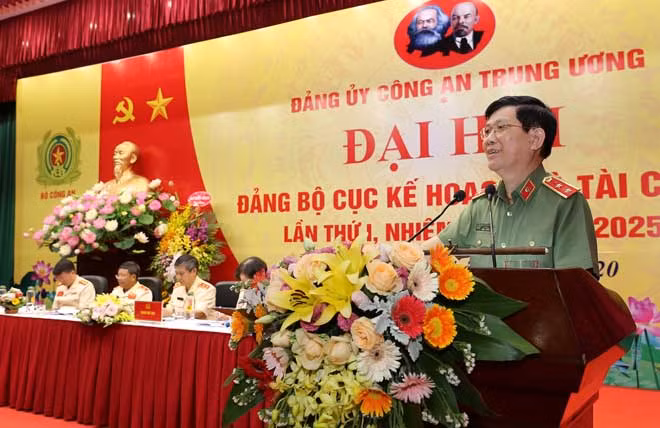 Thứ trưởng Nguyễn Văn Sơn phát biểu chỉ đạo Đại hội.