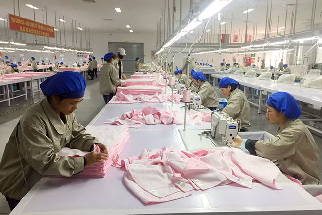 Do ảnh hưởng của đại dịch COVID-19, doanh nghiệp và người lao động đang phải chịu những ảnh hưởng nặng nề.