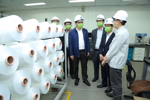 Tổng giáo đốc Lê Mạnh Hùng kiểm tra hoạt động sản xuất kinh doanh tại VNPOLY.