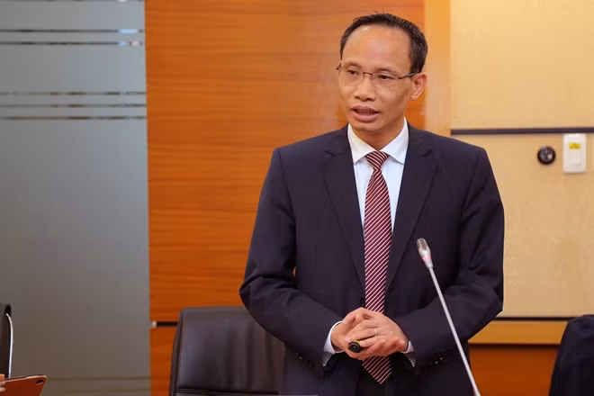 TS Cấn Văn Lực phát biểu tại tọa đàm.