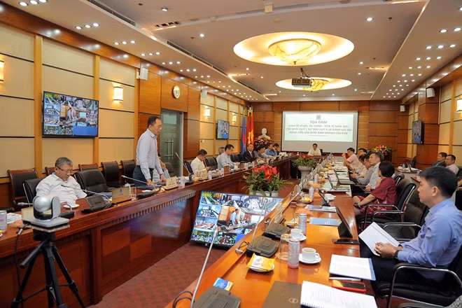 Các đại biểu trao đổi tại tọa đàm.