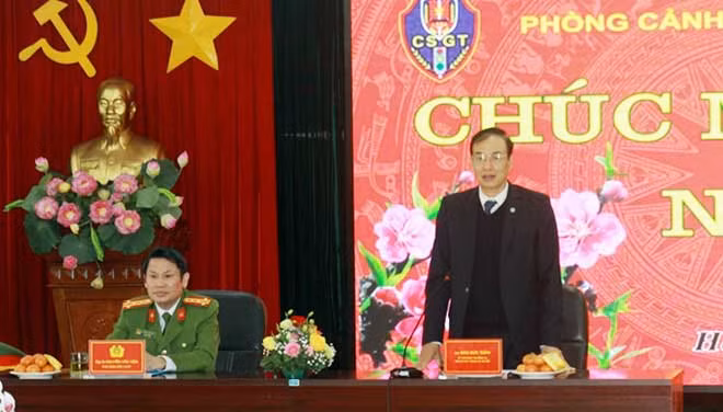 Đồng chí Đào Đức Toàn phát biểu giao nhiệm vụ cho lực lượng CSGT Thủ đô.