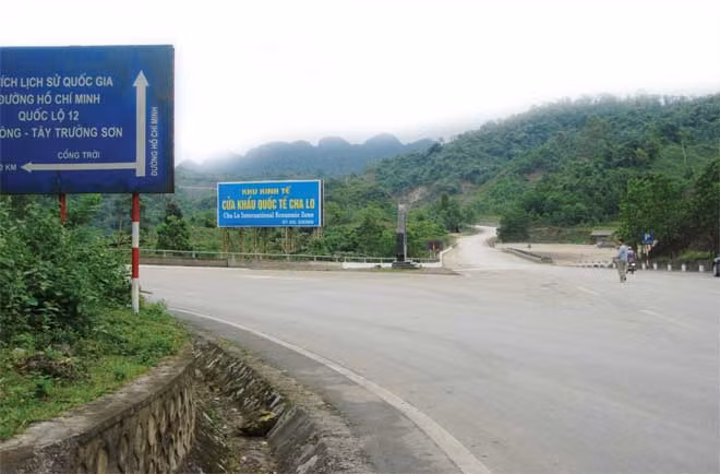 Ngã ba Khe Ve ở Minh Hóa, Quảng Bình nơi chia 2 nhánh Đông Trường Sơn và Tây Trường Sơn.