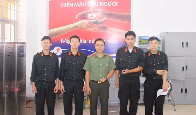 Phát huy tinh thần tương thân tương ái, kịp thời cứu sống người bệnh của cán bộ chiến sỹ Công an Sơn La.