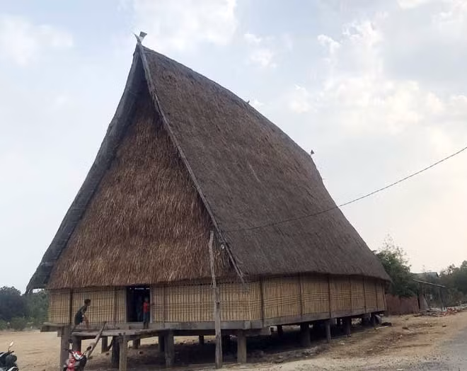 Nhà rông Hà Tây ở Huyện Chư Păh Gia Lai. Nhà rông Hà Tây ở Huyện Chư Păh Gia Lai.