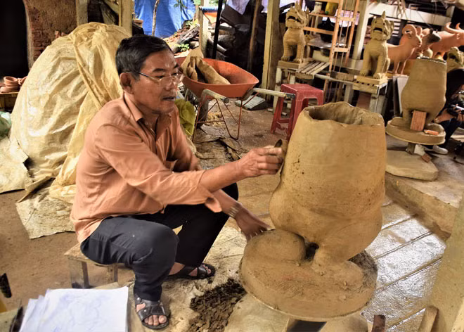 Mọi công đoạn làm nên hình hài của mỗi con chuột mỹ nghệ, ông Chín đều làm hoàn toàn thủ công.