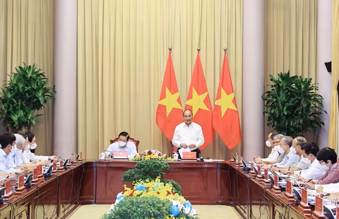 Chủ tịch nước Nguyễn Xuân Phúc phát biểu tại buổi làm việc với các chuyên gia, nhà khoa học. Ảnh: TTXVN