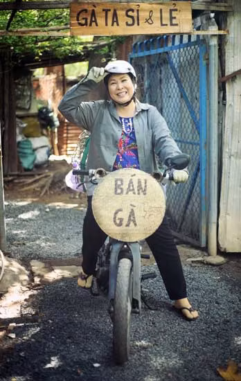 Nghệ sĩ Nhân dân Hồng Vân trong "Đại Kê chạy đi".