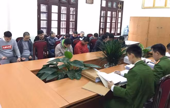 Các đối tượng trong đường dây đánh bạc tại cơ quan Công an.