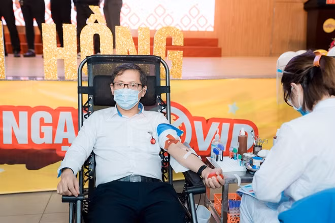 Ông Nguyễn Đình Chiến – Thành viên Hội đồng thành viên Tông Công ty đã nhiều năm tham gia hiến máu trong các đợt vận động của Tổng Công ty.