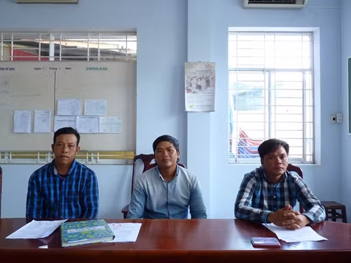 CSGT bắt giữ xe khách giường nằm chở lượng lớn hàng hóa nhập lậu ảnh 4