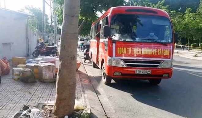 Nhiều chuyến xe mang danh hỗ trợ nhưng thực chất là trá hình để vận chuyển hàng hóa.