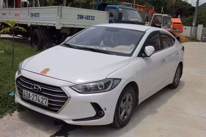 Chiếc xe dùng để chở khách trốn khỏi Đà Nẵng.
