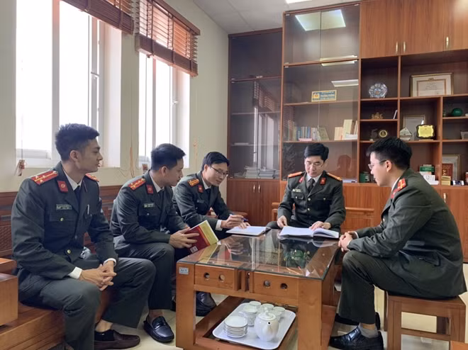 Một buổi họp án của Phòng 5, Cục An ninh Điều tra, Bộ Công an.