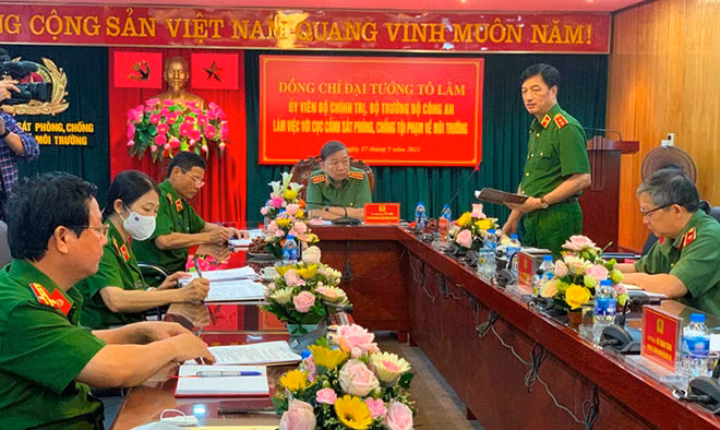Thứ trưởng Nguyễn Duy Ngọc phát biểu tại buổi làm việc.