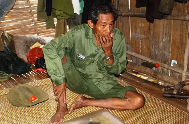 Ông Điểu KGiang buồn rầu khi nhắc lại chuyện con tê giác Java một sừng.