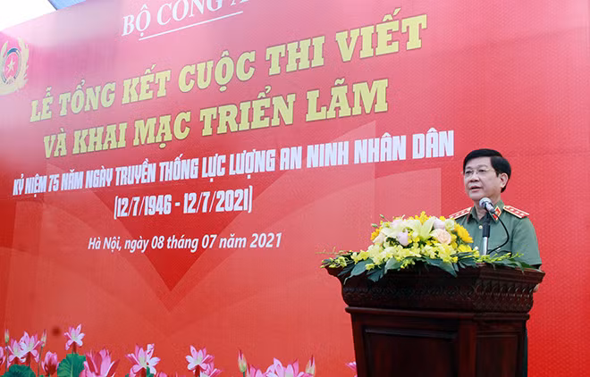 Thứ trưởng Nguyễn Văn Sơn phát biểu khai mạc buổi Lễ.