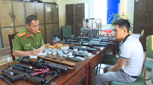 Phát hiện kho súng săn tại cửa hàng điện thoại