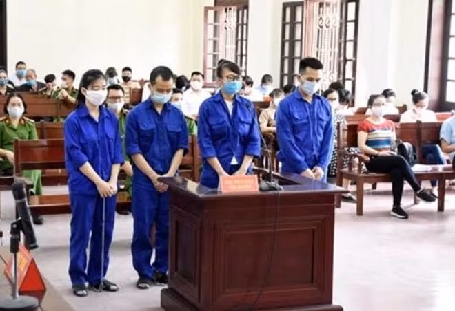 Các bị cáo nguyên là cán bộ, nhân viên ngân hàng OceanBank bị truy tố ra trước tòa để xét xử. Các bị cáo nguyên là cán bộ, nhân viên ngân hàng OceanBank bị truy tố ra trước tòa để xét xử.