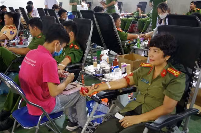 Mỗi giọt máu cho đi, một cuộc đời ở lại.