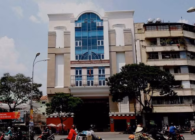 Dù được xây mới, Rạp Trần Hưng Đạo của Nhà hát Cải lương Trần Hữu Trang vẫn không đáp ứng được yêu cầu chuyên môn. Dù được xây mới, Rạp Trần Hưng Đạo của Nhà hát Cải lương Trần Hữu Trang vẫn không đáp ứng được yêu cầu chuyên môn.