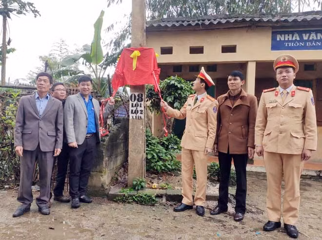 Công trình “Thắp sáng đường thôn” được triển khai tại địa bàn thôn Nà Ván. Công trình “Thắp sáng đường thôn” được triển khai tại địa bàn thôn Nà Ván.