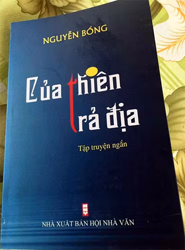 Bìa tập sách “Của thiên trả địa” của nhà văn Nguyễn Bổng.