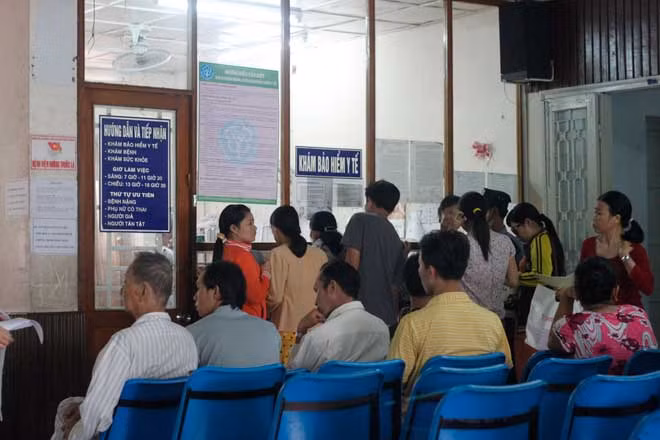 Người tham gia BHXH tự nguyện được cấp thẻ BHYT khi nghỉ hưu. Người tham gia BHXH tự nguyện được cấp thẻ BHYT khi nghỉ hưu.