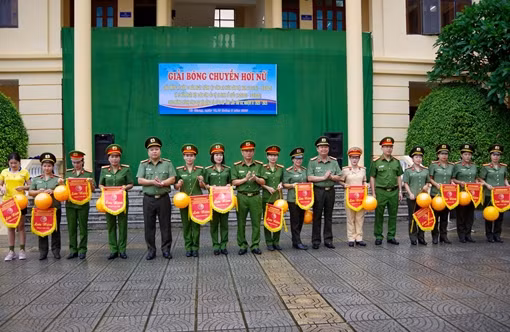 Sôi nổi giải bóng chuyền hơi nữ Công an tỉnh Hà Giang