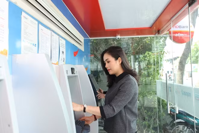 Thanh toán qua thẻ HDBank và qua các kênh Mobile Banking, Internet Banking dịp này, khách hàng sẽ nhận được nhiều ưu đãi siêu hấp dẫn.