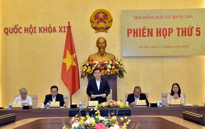 Chủ tịch Quốc hội, Chủ tịch Hội đồng Bầu cử quốc gia Vương Đình Huệ phát biểu tại phiên họp. Ảnh:VGP/Nguyễn Hoàng