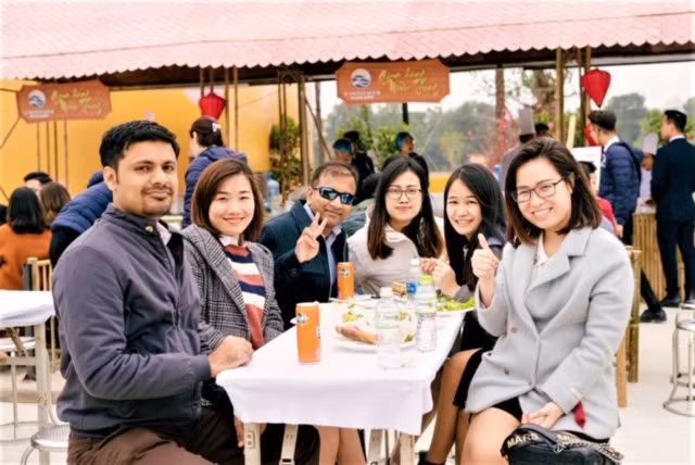 Người nước ngoài cũng tỏ ra thích thú với Lễ hội ẩm thực, qua đó lan tỏa văn hóa văn hóa Việt ra thế giới. Người nước ngoài cũng tỏ ra thích thú với Lễ hội ẩm thực, qua đó lan tỏa văn hóa văn hóa Việt ra thế giới.