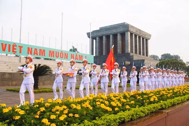 Các cán bộ, chiến sĩ làm nhiệm vụ bảo vệ Lăng Bác luôn ý thức được trọng trách cũng như niềm vinh dự được canh giấc ngủ cho Người.