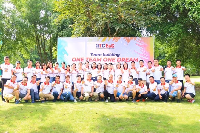 Thỏa sức trong các hoạt động team building tại khuôn viên xanh của FLC Vĩnh Phúc.