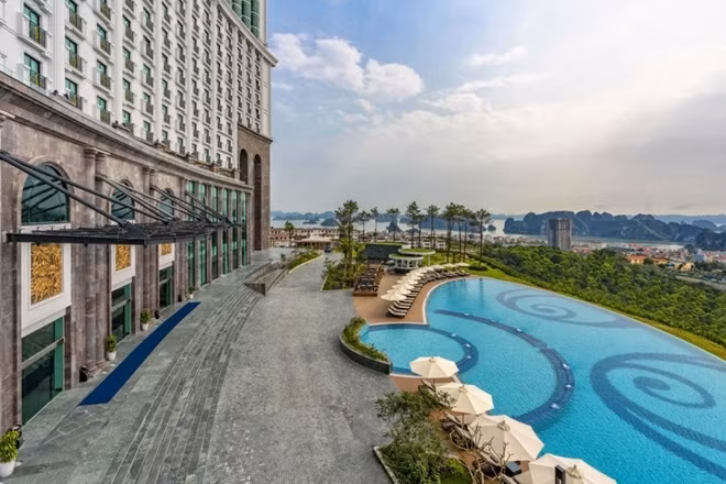 FLC Hạ Long đem đến không gian tổ chức sự kiện đẹp nhất Việt Nam khi bao quát khung cảnh kỳ vĩ của kỳ quan thiên nhiên thế giới.