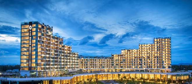 Khung cảnh lung linh, tráng lệ tại FLC Sầm Sơn về đêm.