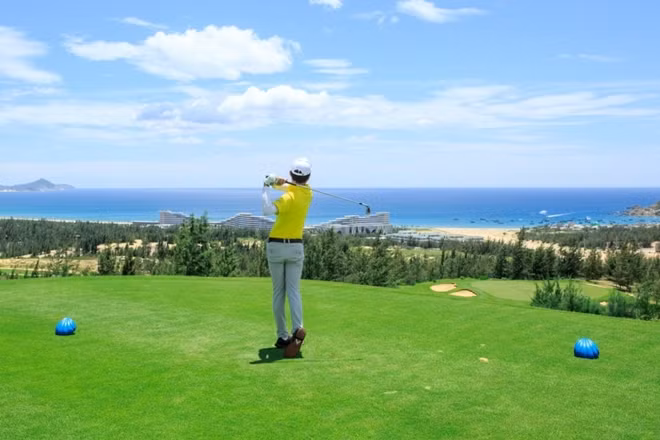 Sân golf tại FLC Quy Nhơn thuộc top 3 sân golf đẹp nhất châu Á.