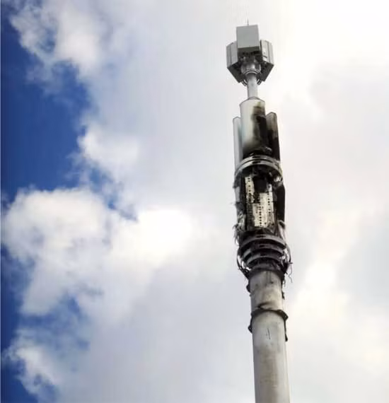 Một cột phát sóng 5G bị đốt cháy ở Birmingham, Anh.