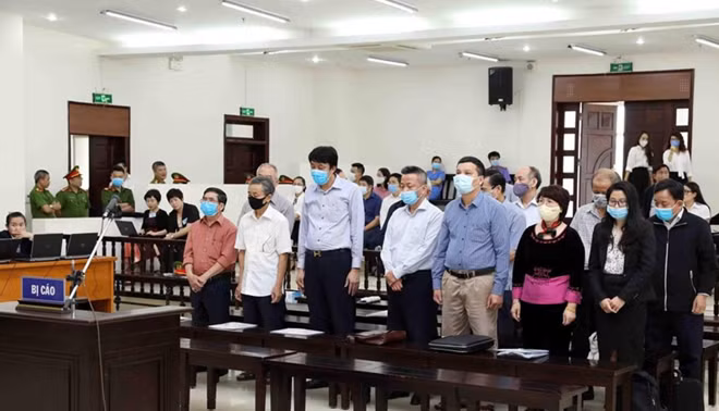 Các bị cáo tại phiên toà.