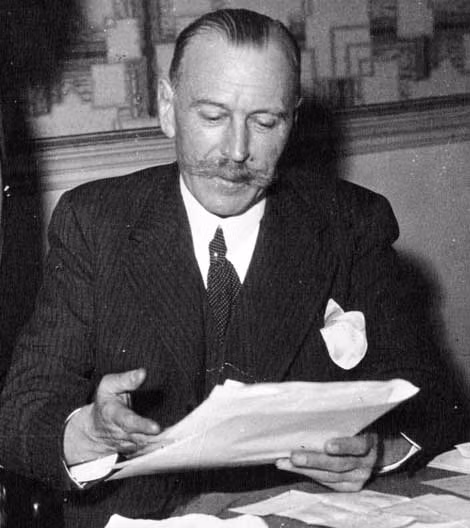 Chỉ cần một đống báo cáo kế toán là Marcel Guillaume có thể phá giải những vụ án rắc rối nhất. Chỉ cần một đống báo cáo kế toán là Marcel Guillaume có thể phá giải những vụ án rắc rối nhất.