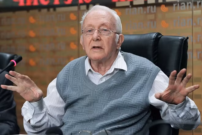 Nhà sử học Nga Roy Medvedev.